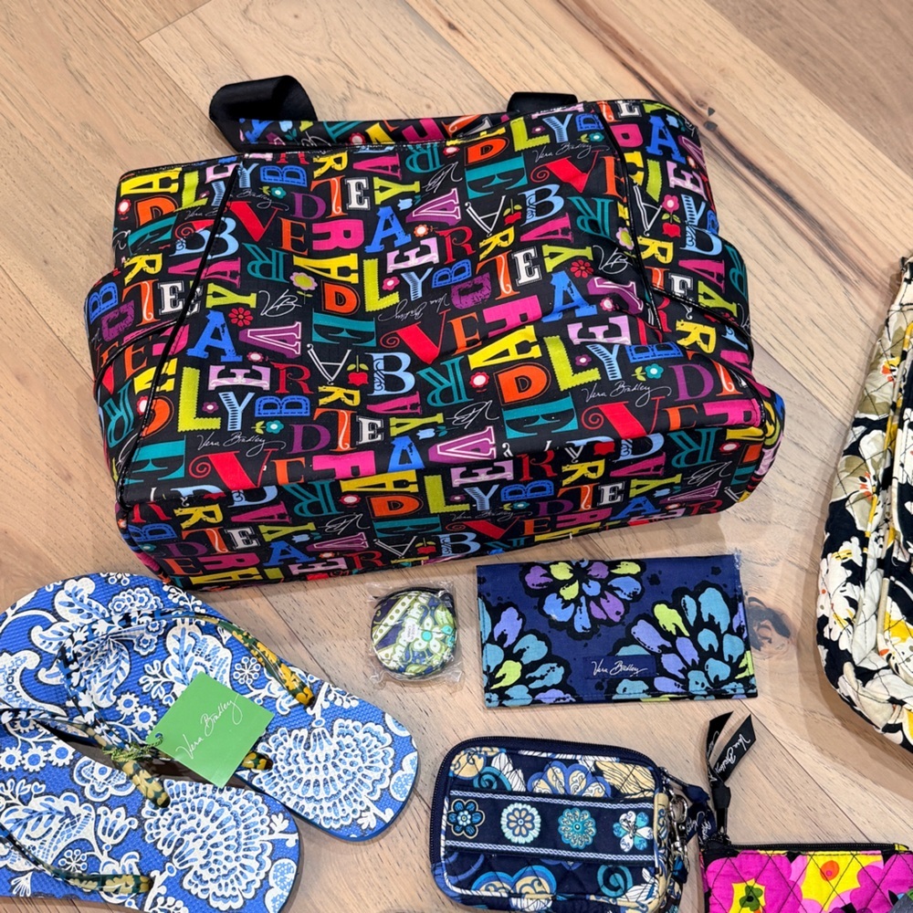 Huge lot of 15 Vera Bradley Mixed Pattern Bags Accessories Tote Lanyard NWT EUC - Picture 7 of 8